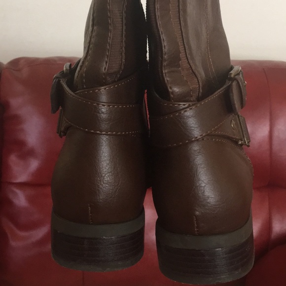 Boots - Picture 7 of 8